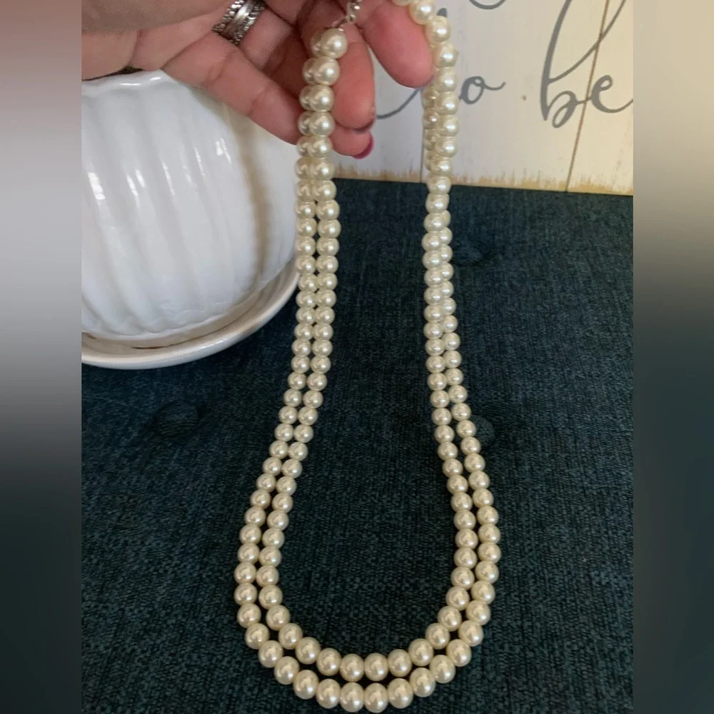 Vintage Double String Faux Pearls Necklace - Picture 2 of 4